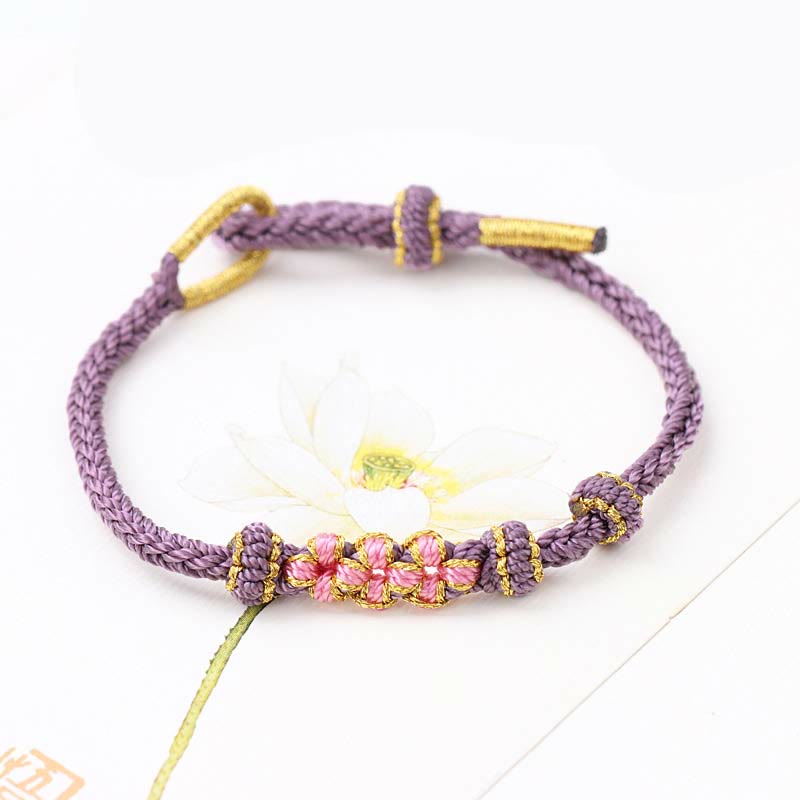 Pulsera trenzada de ocho hebras con tres flores de melocotón hecha a mano de Mythstone