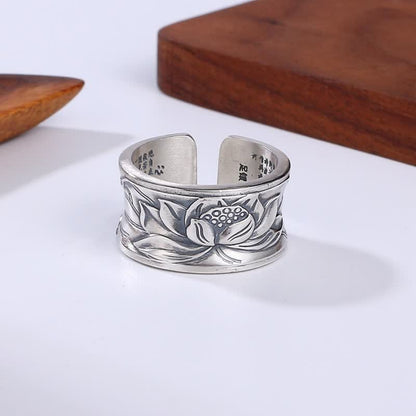 Anillo de protección con sutra del corazón y flor de loto en plata de ley 999 de Mythstone