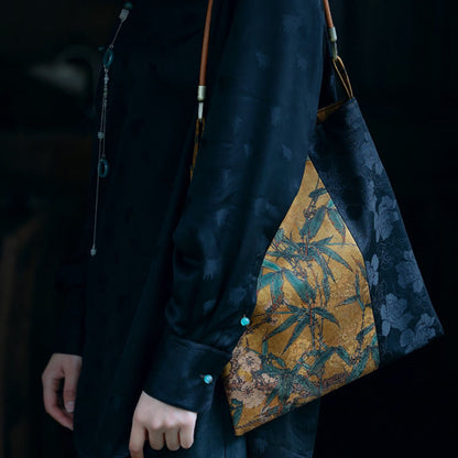 Bolso de mano con diseño de hojas de bambú, flores, mariposas y caqui de Mythstone 