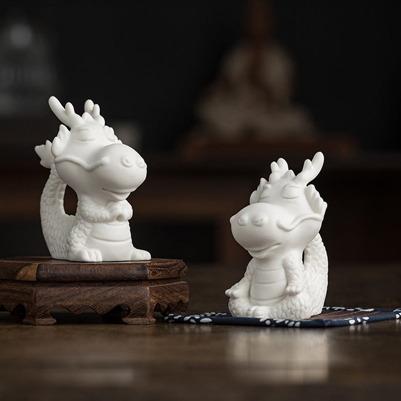 Figura decorativa de cerámica de porcelana blanca para el té o la mascota del año de la suerte del dragón de Mythstone 