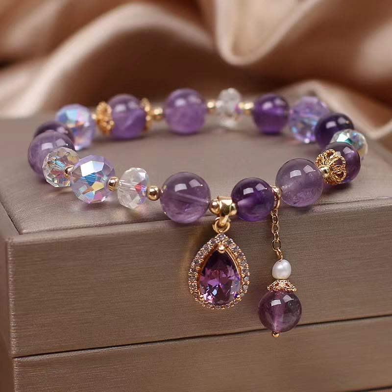 Pulsera con dijes curativos para el alma, corazón de amor y circonitas naturales de amatista Mythstone