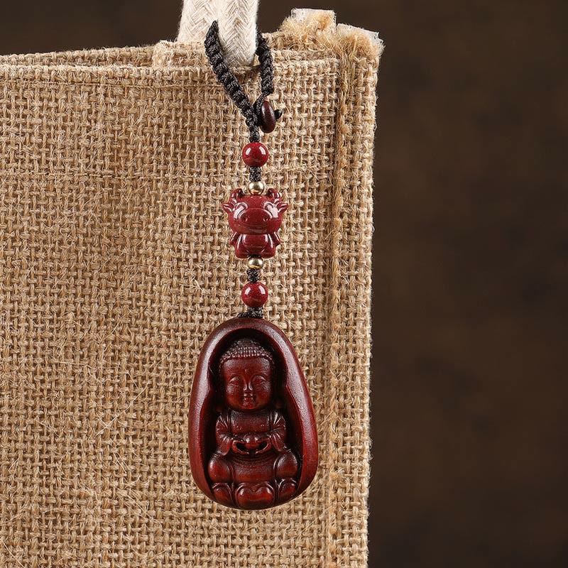 Llavero con amuleto de protección del zodíaco chino con forma de Buda de cinabrio y sándalo rojo y hoja pequeña de piedra mitológica