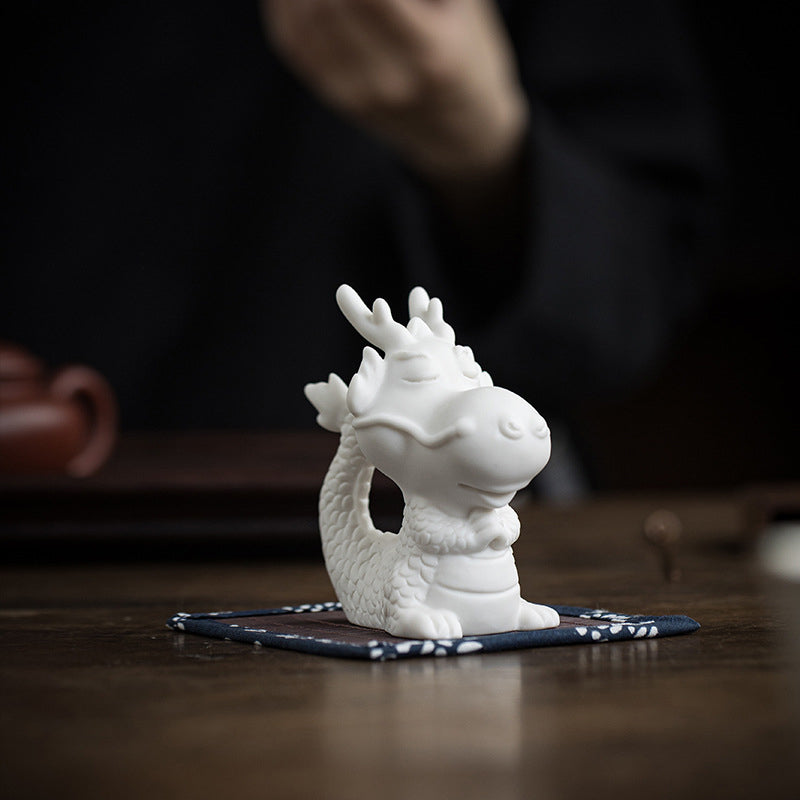 Figura decorativa de cerámica de porcelana blanca para el té o la mascota del año de la suerte del dragón de Mythstone 