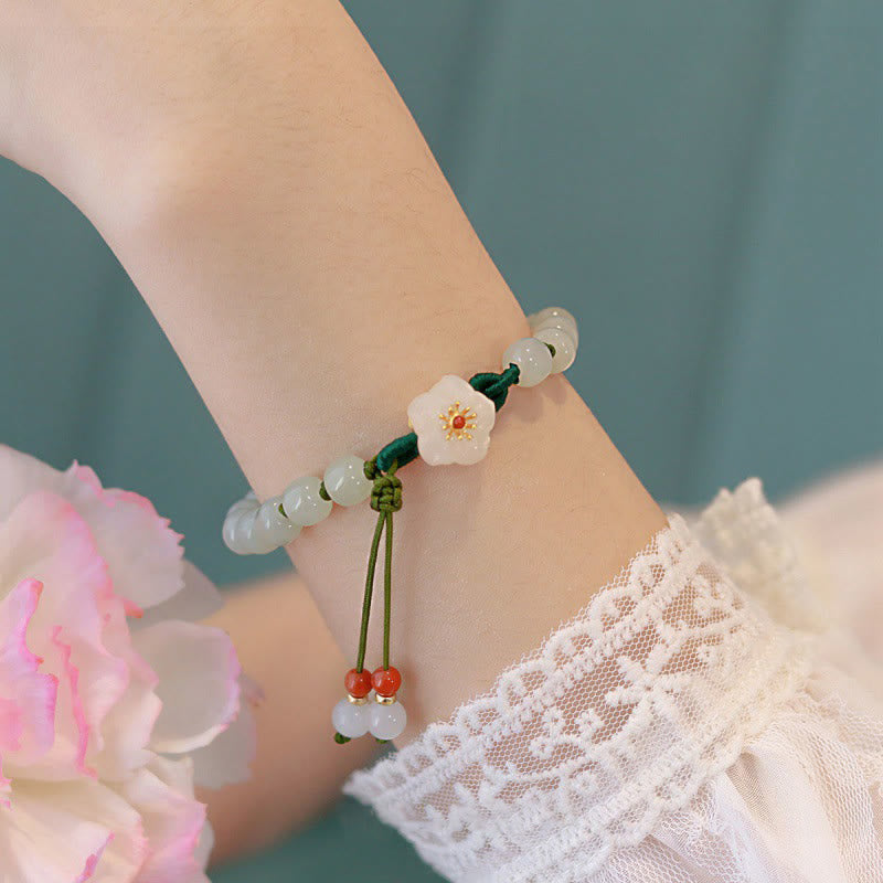 Pulsera de la suerte con flor de durazno y jade de Mythstone