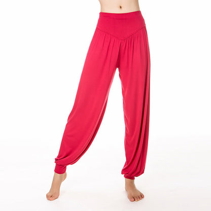 Pantalones largos tipo harén para yoga y danza de modal en color liso de Mythstone 