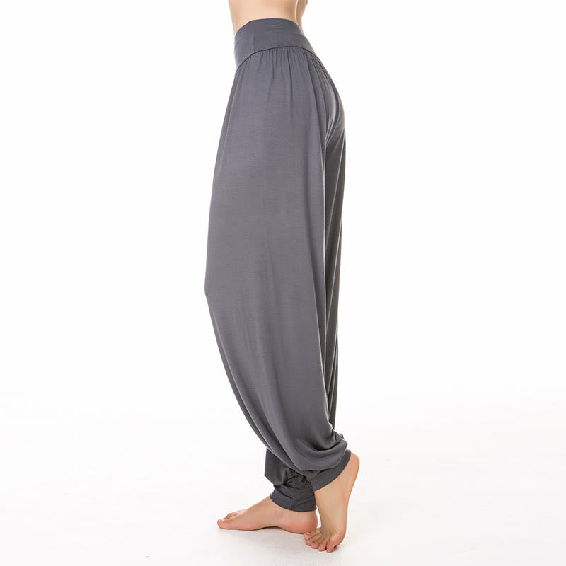 Pantalones largos tipo harén para yoga y danza de modal en color liso de Mythstone 