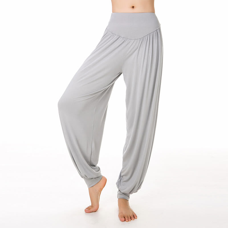 Pantalones largos tipo harén para yoga y danza de modal en color liso de Mythstone 