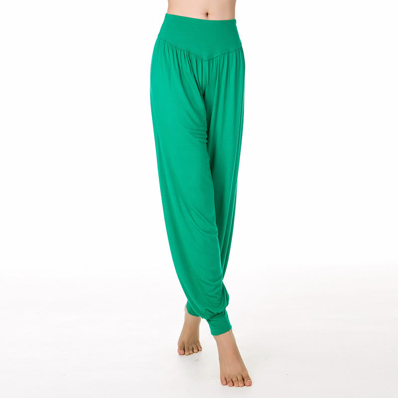 Pantalones largos tipo harén para yoga y danza de modal en color liso de Mythstone 