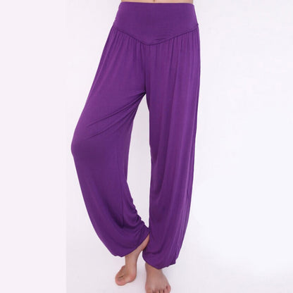 Pantalones largos tipo harén para yoga y danza de modal en color liso de Mythstone 