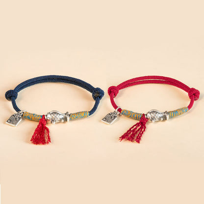 Pulsera de plata de ley 999 con hilo rojo y protección de peces koi de la suerte de Mythstone 