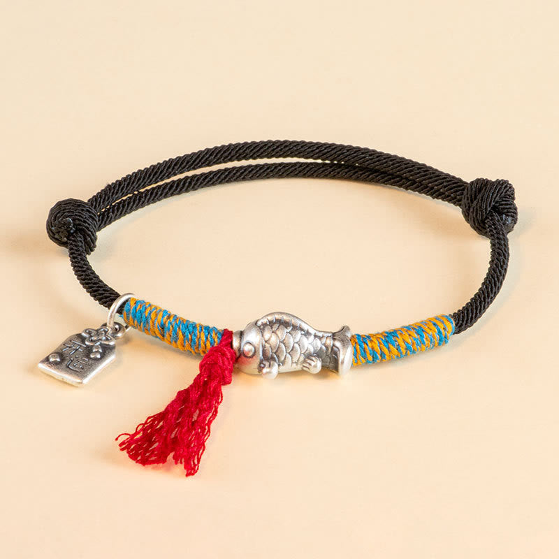 Pulsera de plata de ley 999 con hilo rojo y protección de peces koi de la suerte de Mythstone 