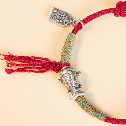 Pulsera de plata de ley 999 con hilo rojo y protección de peces koi de la suerte de Mythstone 