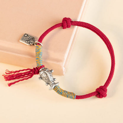 Pulsera de plata de ley 999 con hilo rojo y protección de peces koi de la suerte de Mythstone 