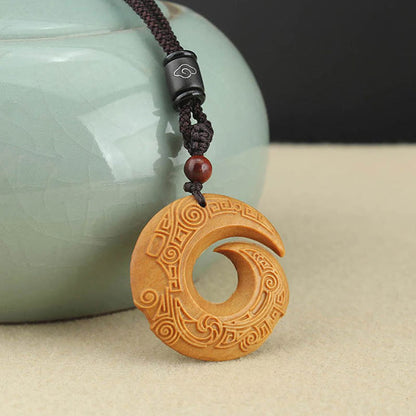 Colgante de collar con diseño de piedra mítica de madera de ébano y sándalo que mejora la suerte