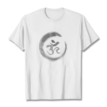 Camiseta con el mantra OM en sánscrito de Mythstone 