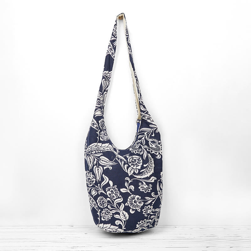 Bolso bandolera de algodón con estampado de flores en azul marino y blanco de Mythstone 