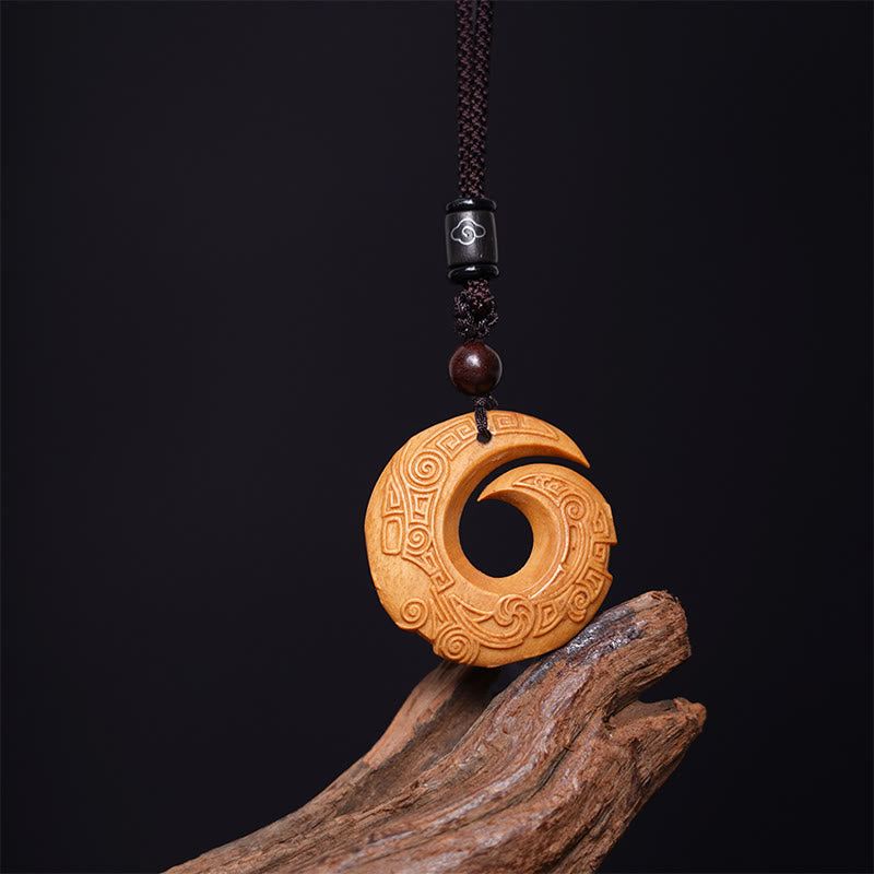 Colgante de collar con diseño de piedra mítica de madera de ébano y sándalo que mejora la suerte