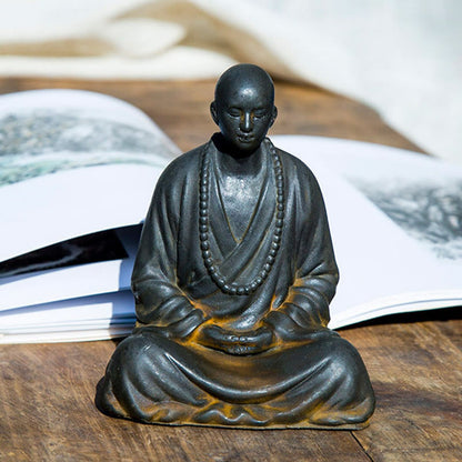 Estatua de resina fundida con óxido de hierro en polvo de monje meditando y rezando de Mythstone para decoración del hogar