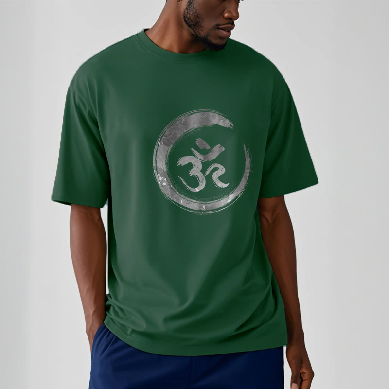 Camiseta con el mantra OM en sánscrito de Mythstone 