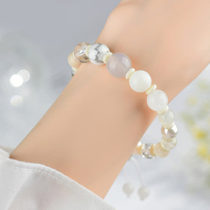 Pulsera de equilibrio de la suerte con 18 cuentas de ágata blanca y perlas Mythstone