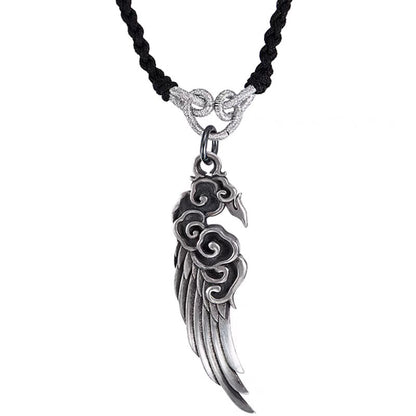 Collar con colgante de cuerda de piel de ciervo y algodón con alas de nubes auspiciosas de plata de ley 925 de Mythstone