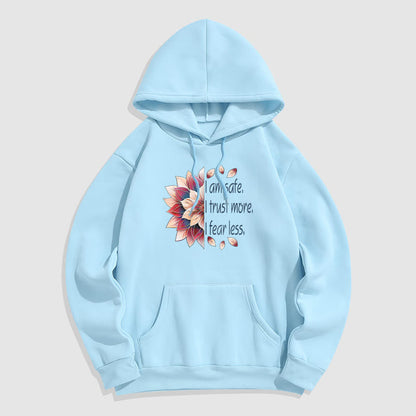 Sudadera con capucha y forro polar de poliéster con la frase "Estoy seguro, confío más, temo menos" de Lotus 