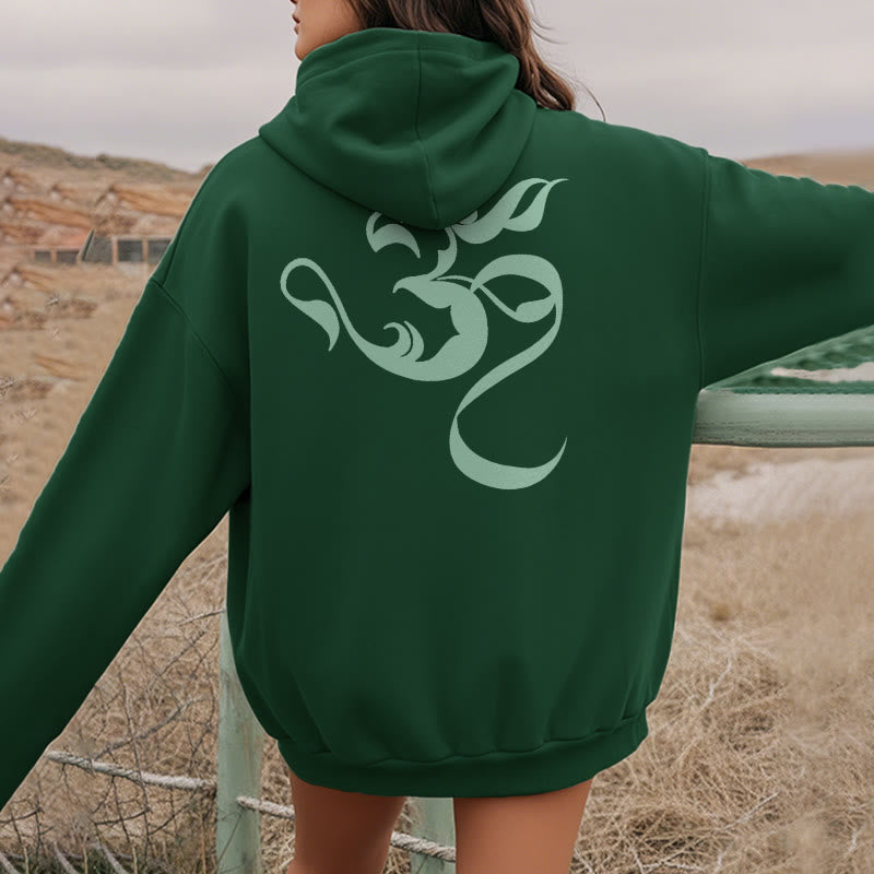 Sudadera con capucha y forro polar con diseño de figura de Mythstone Om 