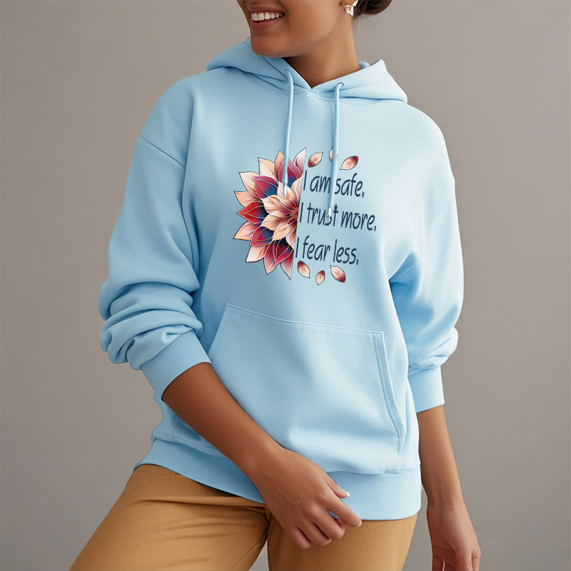 Sudadera con capucha y forro polar de poliéster con la frase "Estoy seguro, confío más, temo menos" de Lotus 