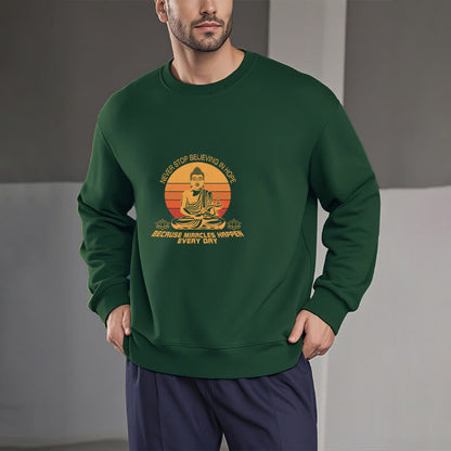 Sudadera de poliéster con forro polar con la frase Never Stop Believing In Hope de Mythstone 