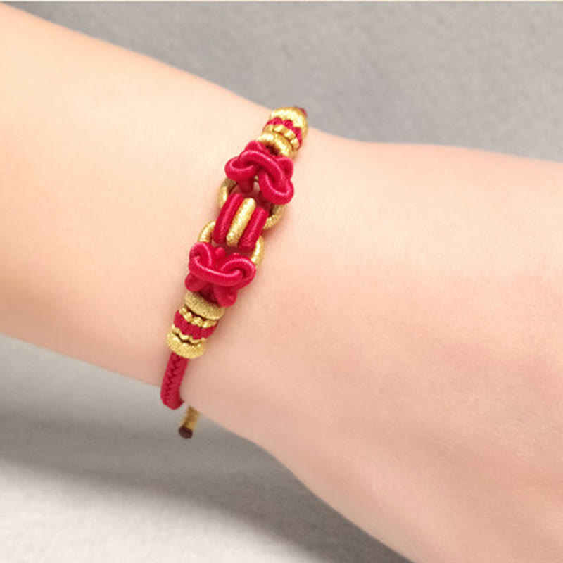 Pulsera de fuerza con nudo de silla de montar de hilo rojo Mythstone 