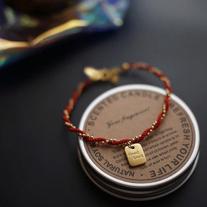 Pulsera de cobre bañada en oro con hilo rojo Mythstone que representa la buena suerte y la fuerza 