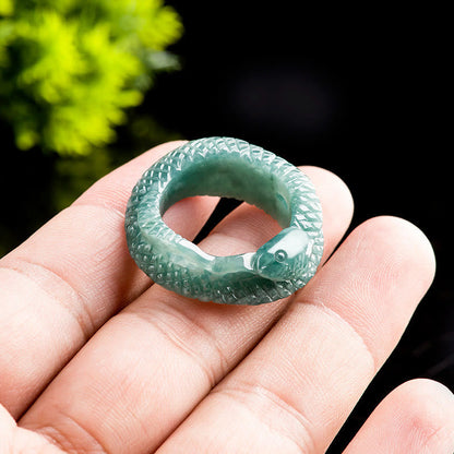 Anillo de protección de la prosperidad tallado con jade natural del año de la serpiente Mythstone 