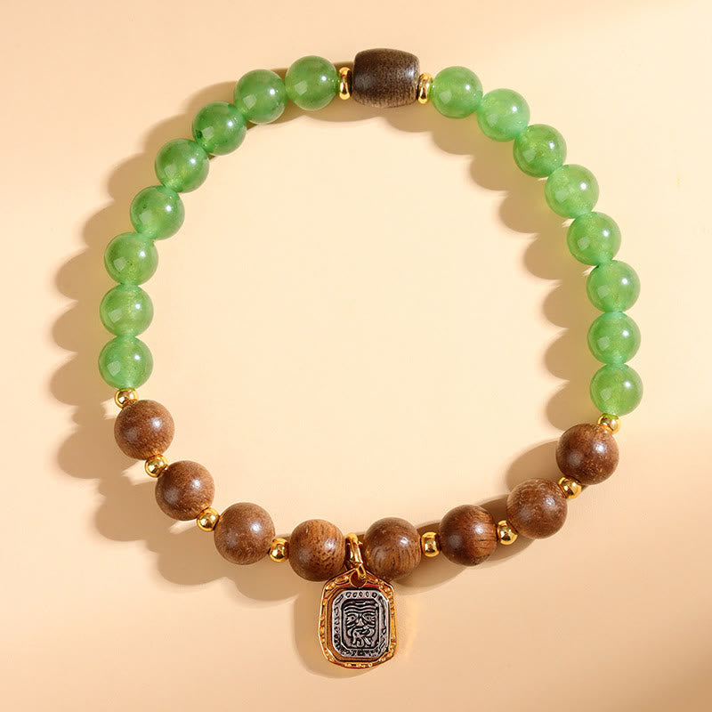 Pulsera de la diosa de la riqueza y la fuerza de la calcedonia verde de Kalimantan con piedra mitológica y madera de agar 