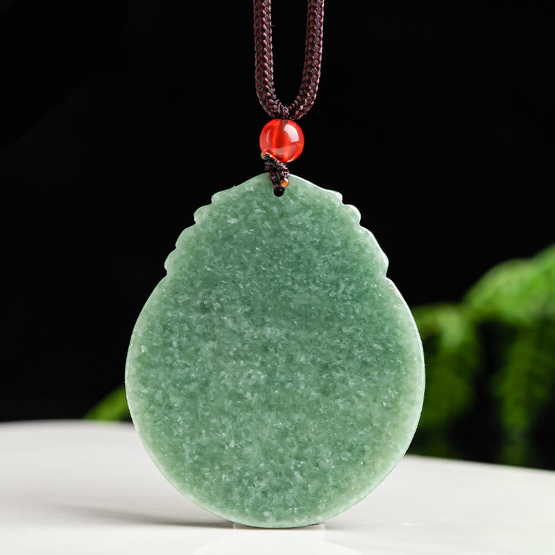 Collar con colgante de cuerda de jade con diseño de loto redondo y piedra mitológica que representa la abundancia y la prosperidad