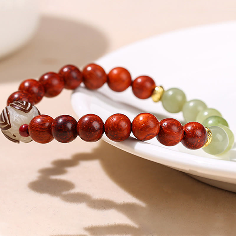 Pulsera de piedra de loto con semillas de bodhi, jade cian y palo de rosa natural que aporta calidez y calma