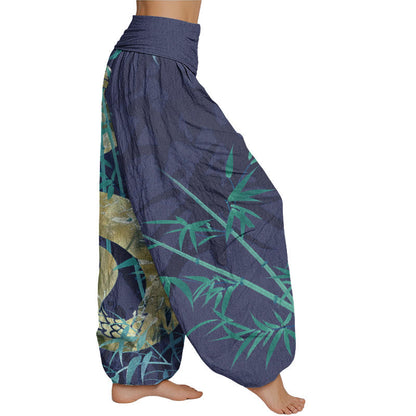 Pantalones harén con cintura elástica para mujer con estampado de serpiente y bambú alrededor de Mythstone 