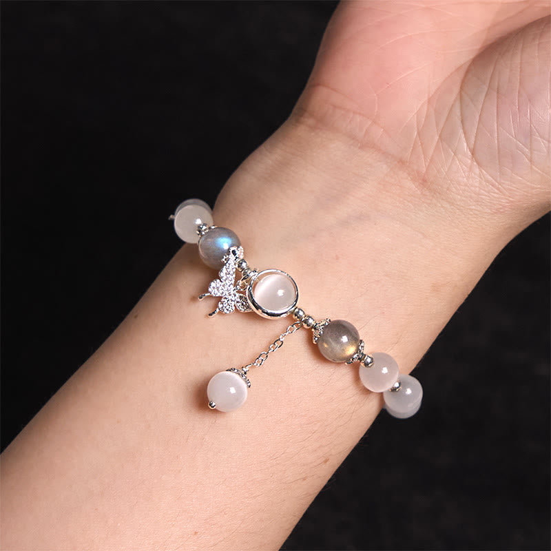 Pulsera de soporte con dije de estrella y mariposa con piedra lunar y ojo de gato de Mythstone