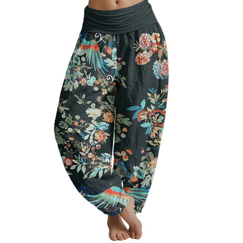 Pantalones harén con cintura elástica para mujer con estampado de flores coloridas, pájaros y hojas de Mythstone 