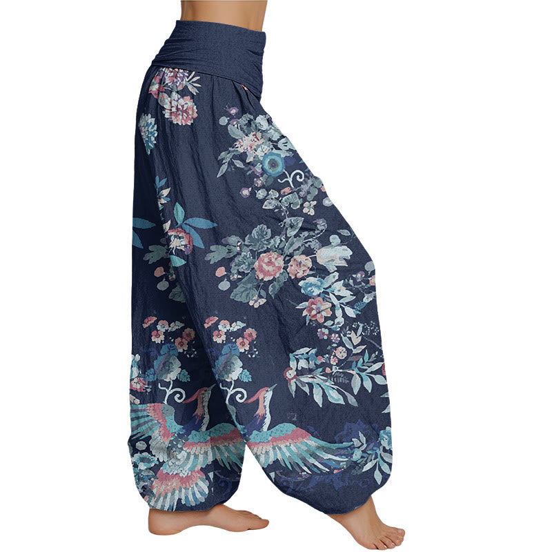 Pantalones harén con cintura elástica para mujer con estampado de flores coloridas, pájaros y hojas de Mythstone 