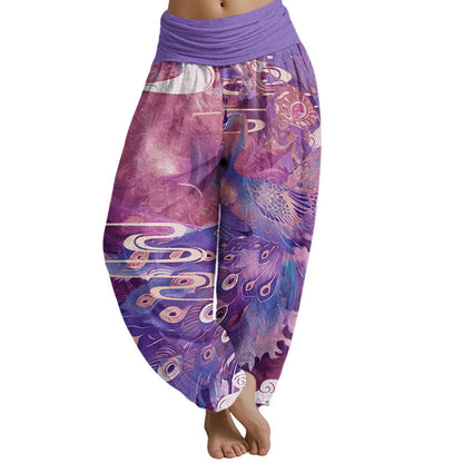 Pantalones harén con cintura elástica para mujer con estampado de nubes auspiciosas y pavo real vibrante de Mythstone 