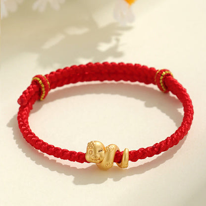 Pulsera trenzada de hilo rojo con el año de la serpiente en plata de ley 999 hecha a mano por Mythstone