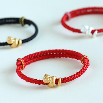 Pulsera trenzada de hilo rojo con el año de la serpiente en plata de ley 999 hecha a mano por Mythstone