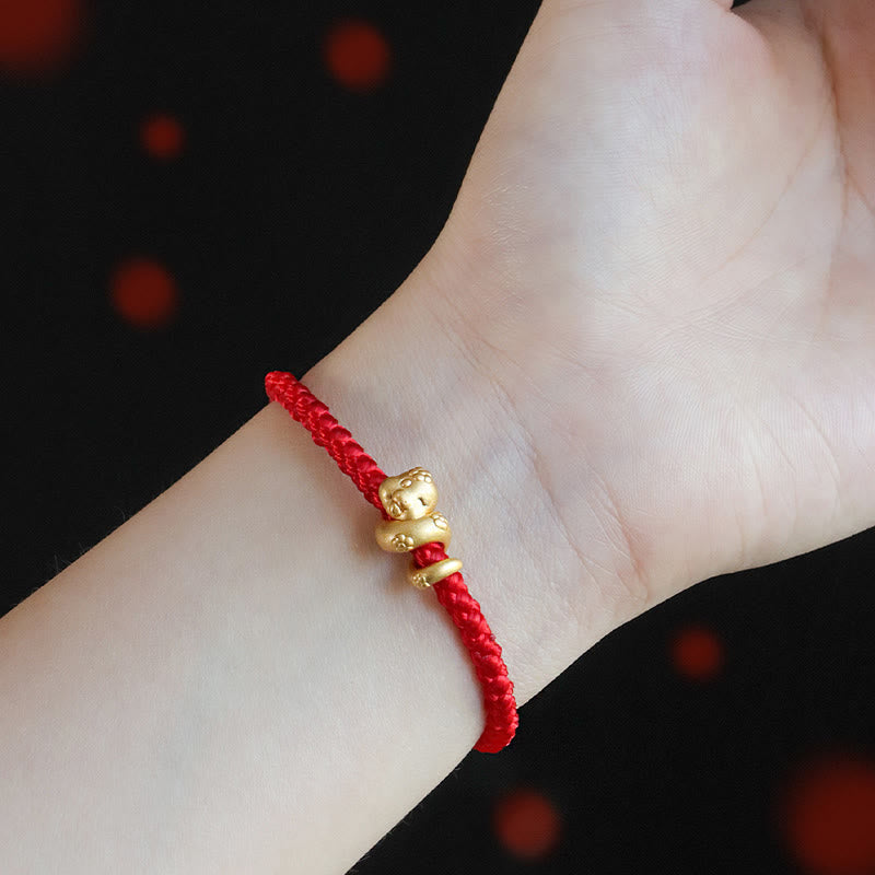 Pulsera trenzada de hilo rojo con el año de la serpiente en plata de ley 999 hecha a mano por Mythstone