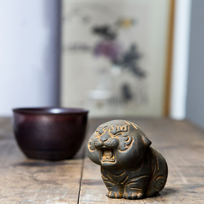 Mythstone Mini Cute Tiger Iron Powder Rust Cast Resin Statue Home Decoration