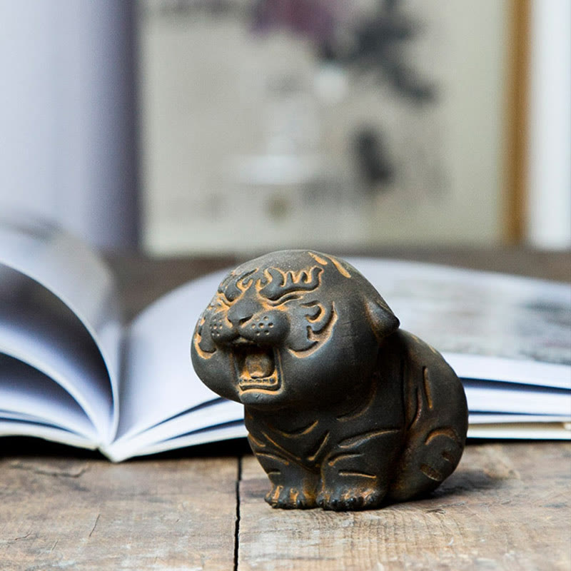 Mythstone Mini Cute Tiger Iron Powder Rust Cast Resin Statue Home Decoration