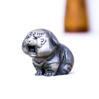 Mythstone Mini Cute Tiger Iron Powder Rust Cast Resin Statue Home Decoration