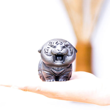 Mythstone Mini Cute Tiger Iron Powder Rust Cast Resin Statue Home Decoration