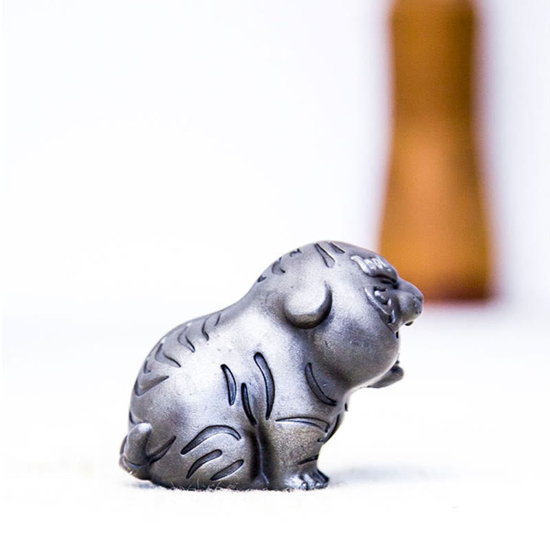 Mythstone Mini Cute Tiger Iron Powder Rust Cast Resin Statue Home Decoration