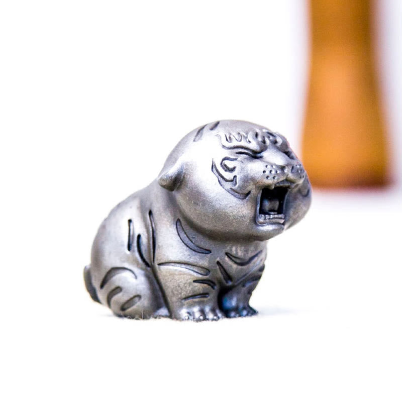 Mythstone Mini Cute Tiger Iron Powder Rust Cast Resin Statue Home Decoration