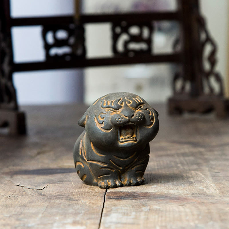 Mythstone Mini Cute Tiger Iron Powder Rust Cast Resin Statue Home Decoration